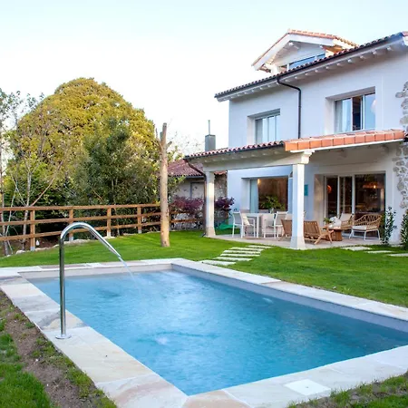 Wishome-Preciosa Casa Cerca De Comillas Con Piscina Climatizada Para Disfrutar Del Otono